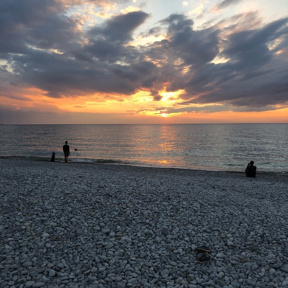 Meet your Posher, Amanda - Picture 2 of 2